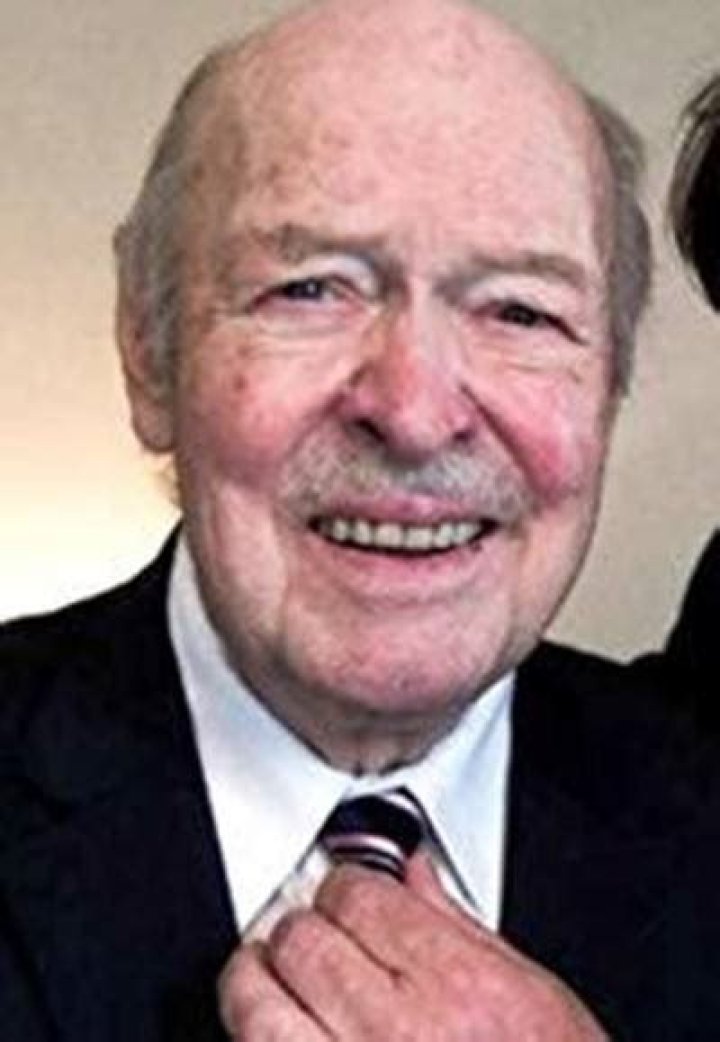 P.H. Aykroyd Biography, Age, Height, Wife, Net Worth, Family