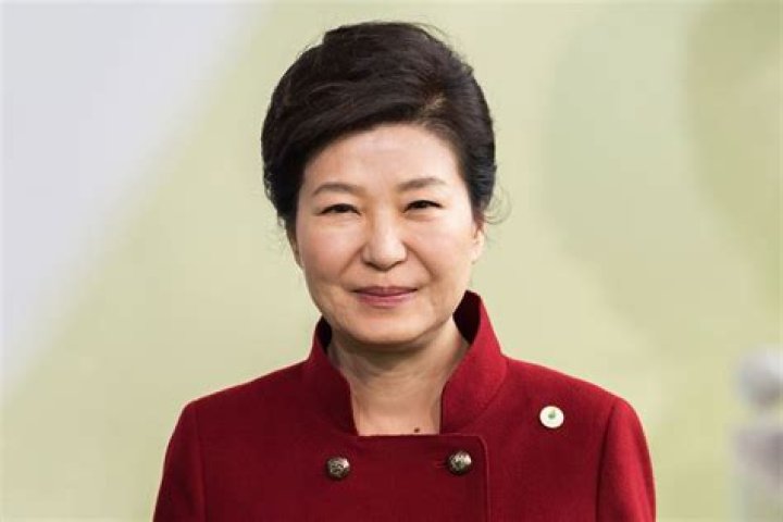 Park Geun-hye Biography, Age, Height, Husband, Net Worth, Family