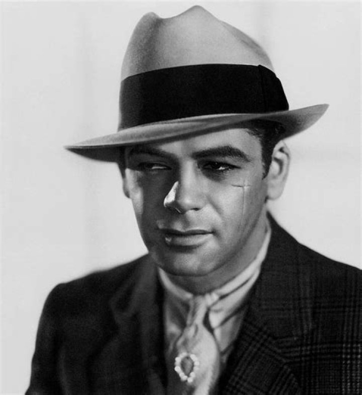 Paul Muni Biography, Age, Height, Wife, Net Worth, Family