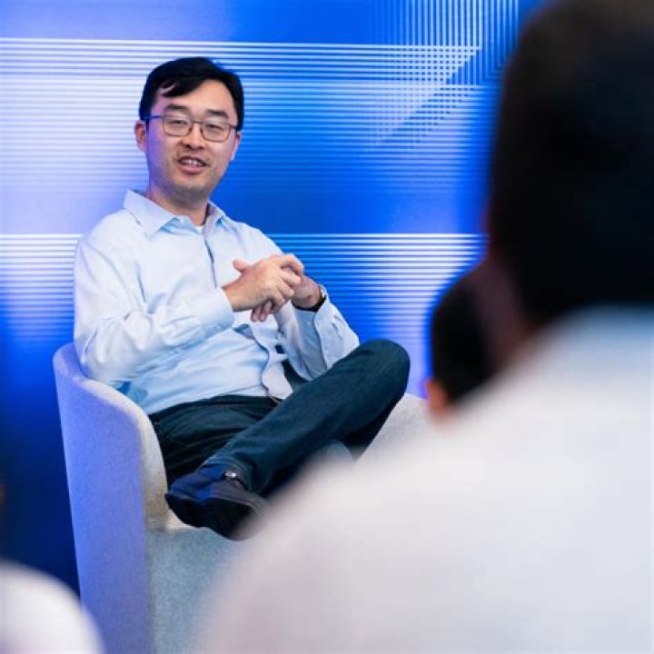 Peng Zhao Biography, Age, Height, Wife, Net Worth, Family