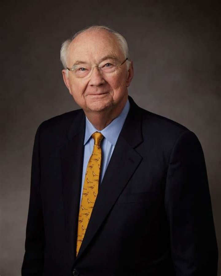 Phil Gramm Biography, Age, Height, Wife, Net Worth, Family