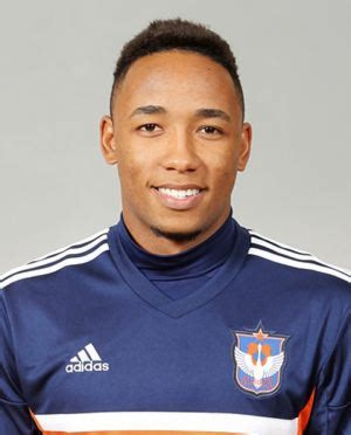 Rafael Silva Biography, Age, Height, Wife, Net Worth, Family