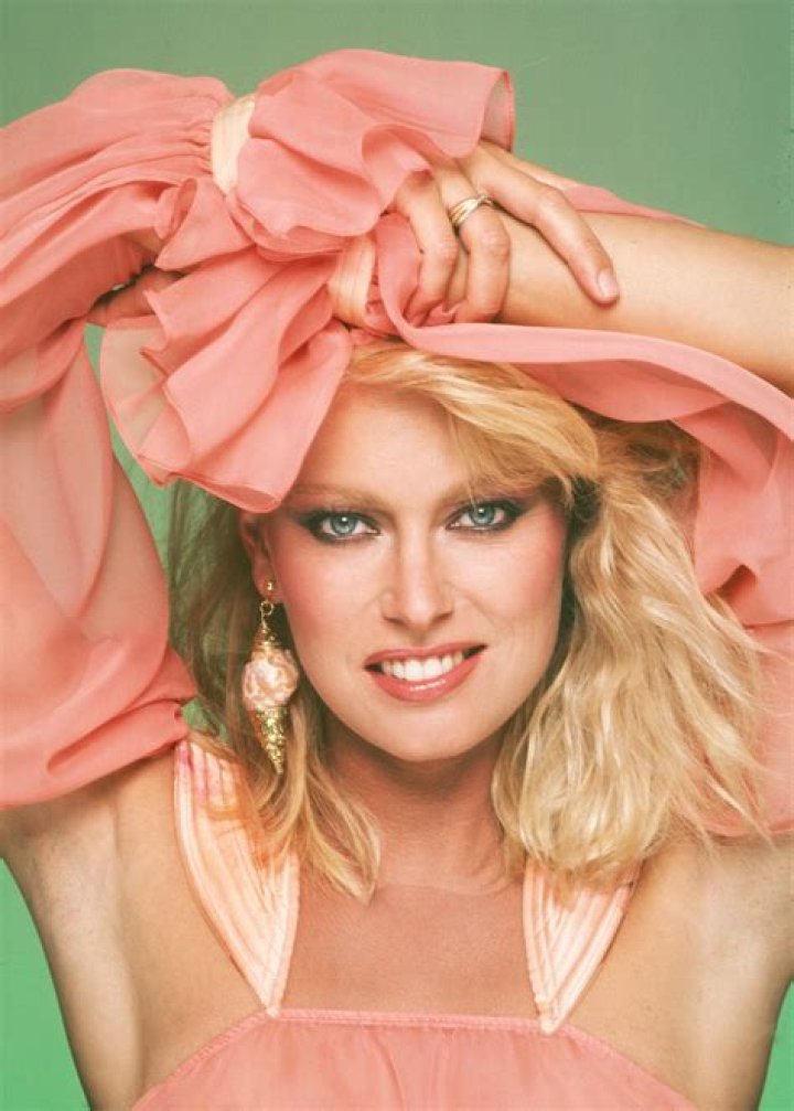 Randi Oakes Biography, Age, Height, Husband, Net Worth, Family