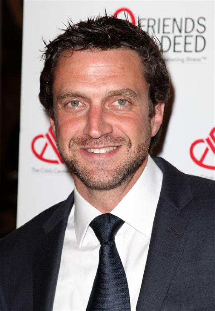 Raúl Esparza Biography, Age, Height, Wife, Net Worth, Family