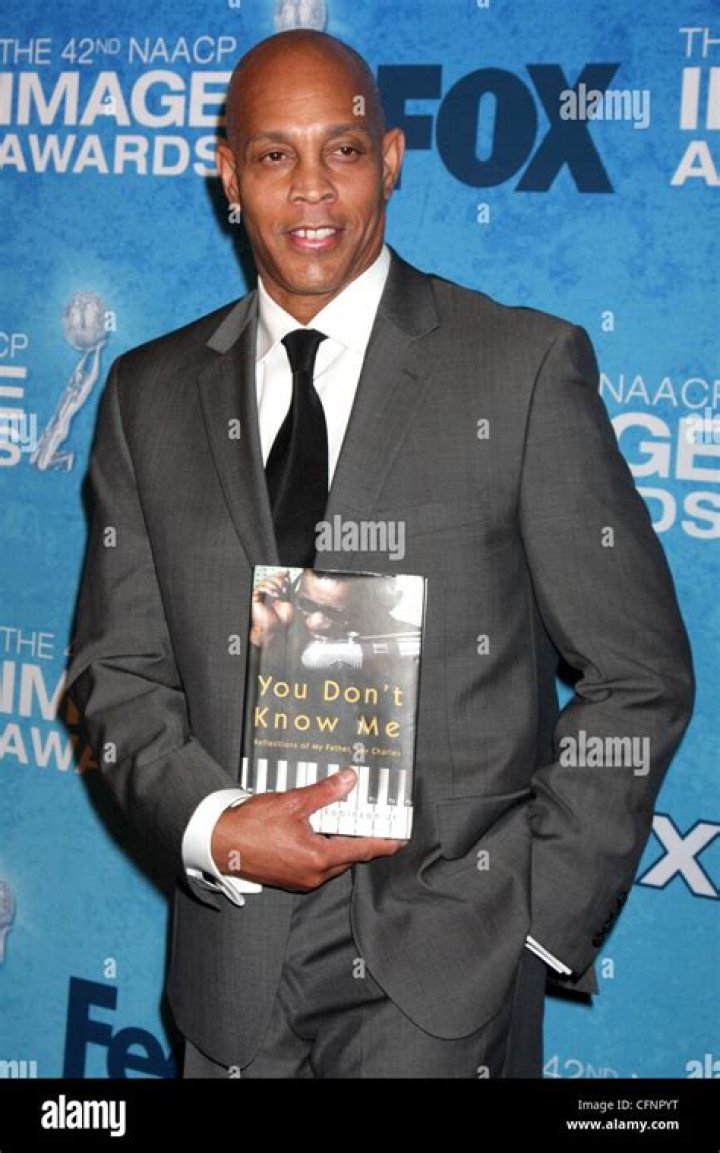 Ray Charles Robinson Jr. Biography, Age, Height, Wife, Net Worth, Family