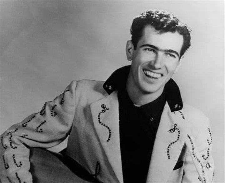 Ray Smith Biography, Age, Height, Wife, Net Worth, Family