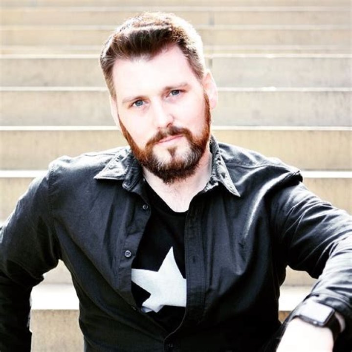 Richard Seymour Biography, Age, Height, Wife, Net Worth, Family