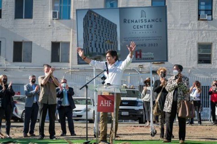 Robert Addison Day Biography, Age, Height, Wife, Net Worth and Family