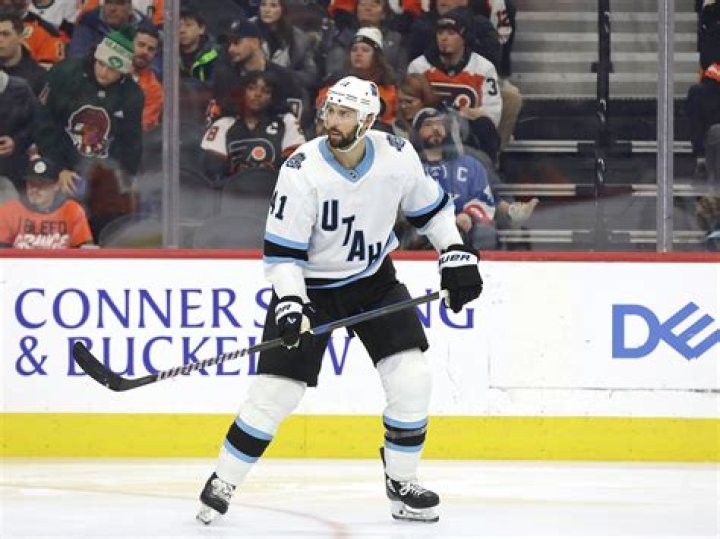 Robert Bortuzzo Biography, Age, Height, Wife, Net Worth, Family