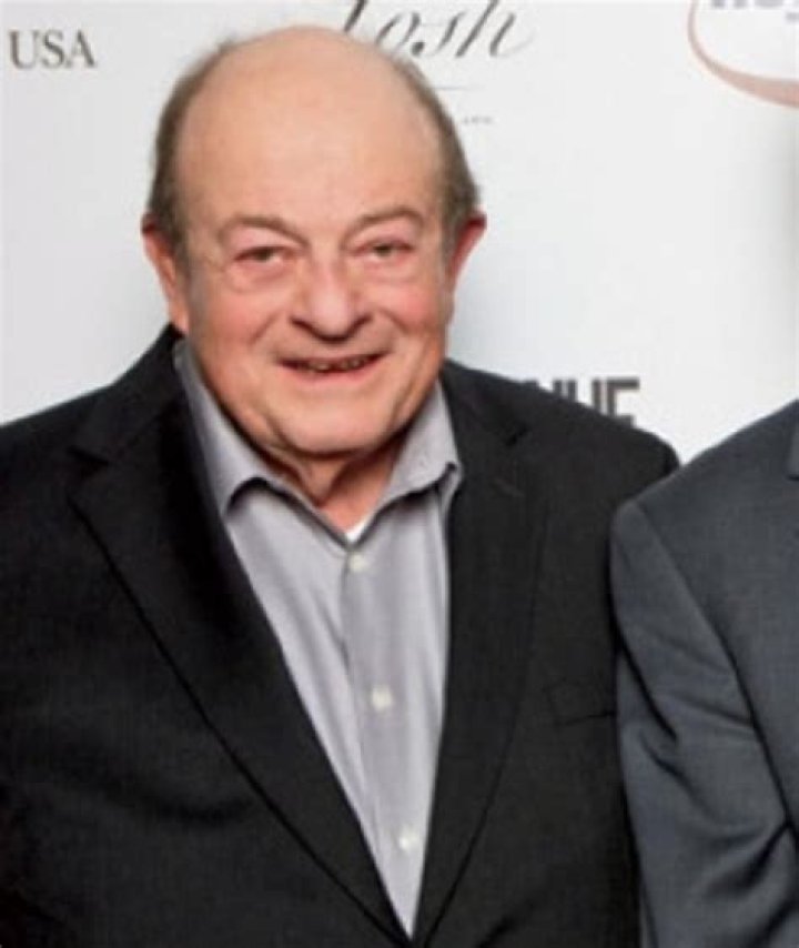 Robert L. Sinise Biography, Age, Height, Wife, Net Worth, Family