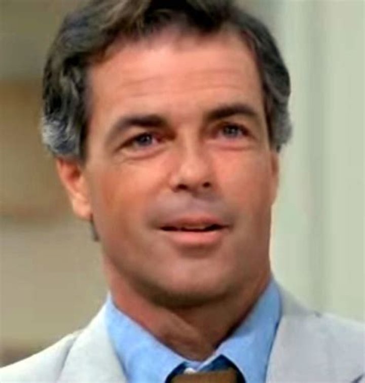 Robert Logan Jr. Biography, Age, Height, Wife, Net Worth and Family