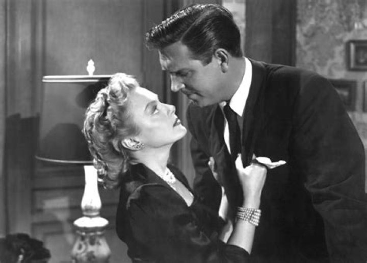 Robert Paige Biography, Age, Height, Wife, Net Worth, Family