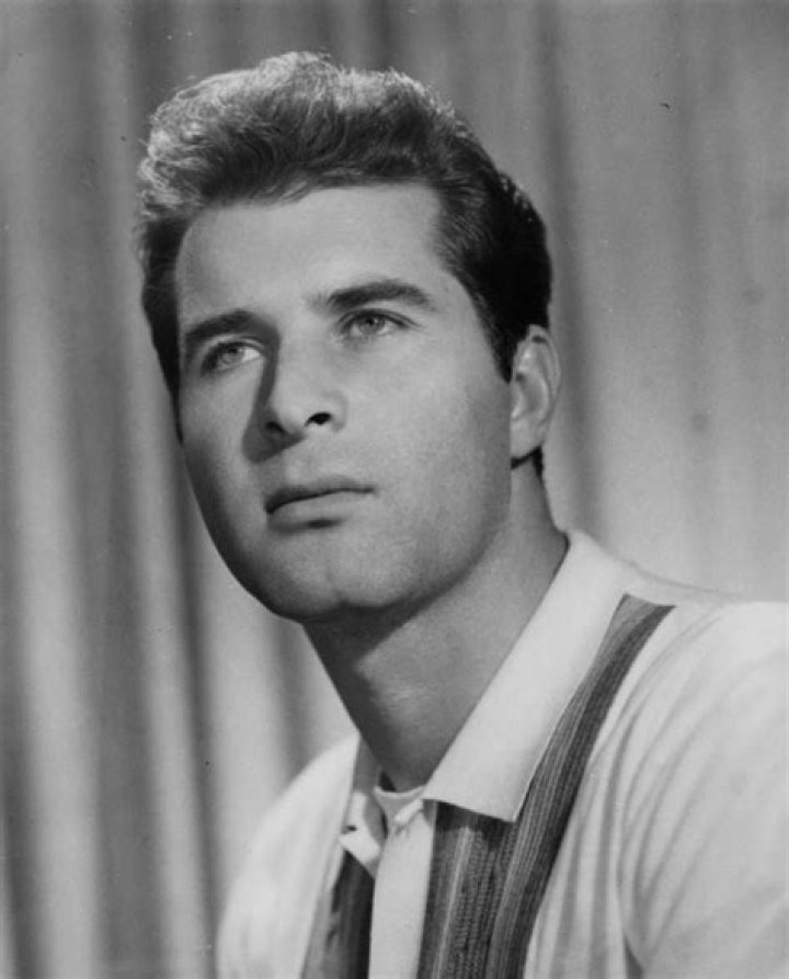 Rogelio Guerra Biography, Age, Height, Wife, Net Worth, Family