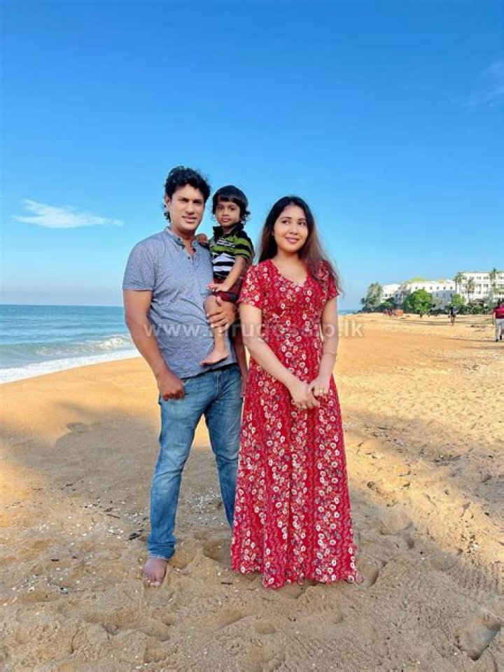 Roshan Pilapitiya Biography, Age, Height, Wife, Net Worth, Family