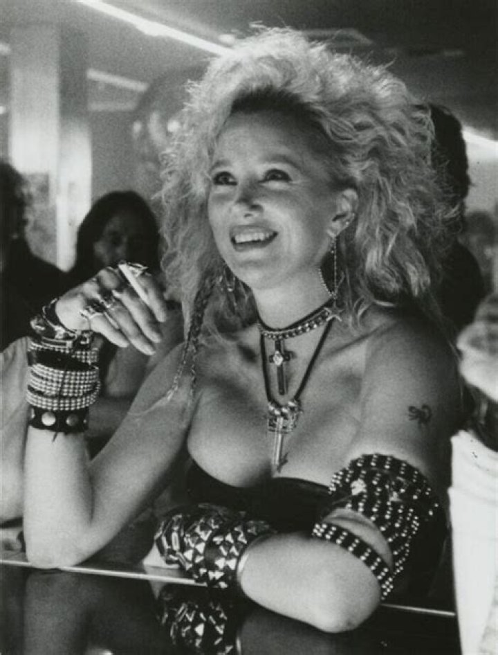 Sally Kirkland (editor) Biography, Age, Height, Wife, Net Worth and Family