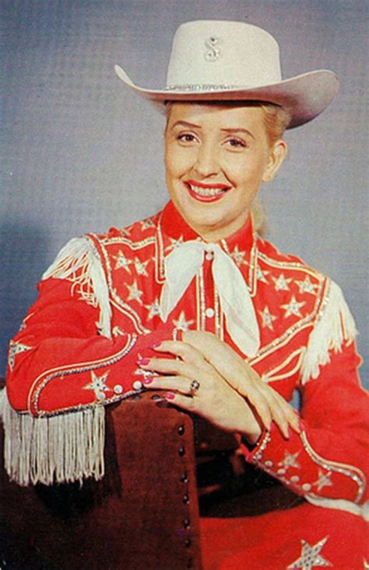 Sally Starr (actress) Biography, Age, Height, Wife, Net Worth and Family