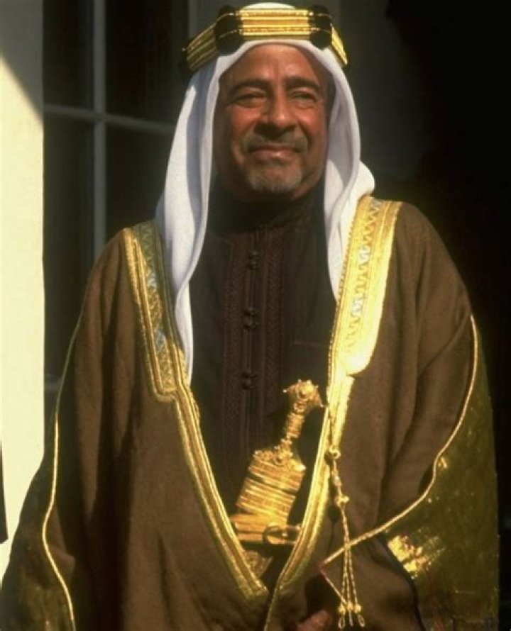 Salman Al Khalifa Biography, Age, Height, Wife, Net Worth, Family