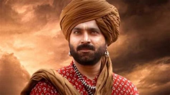 Santosh Juvekar Biography, Age, Height, Wife, Net Worth, Family