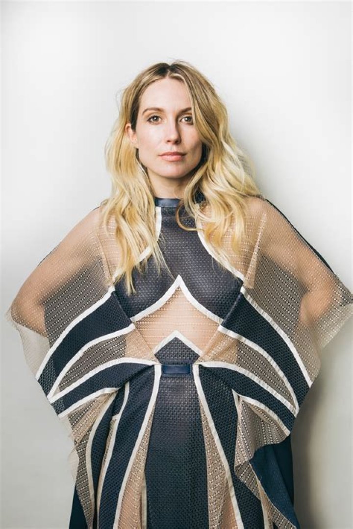 Sarah Carter Biography, Age, Height, Husband, Net Worth, Family