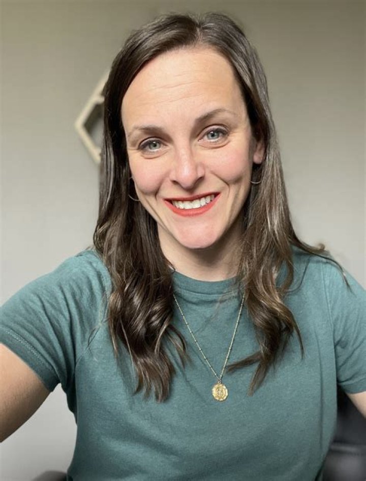 Sarah Long Biography, Age, Height, Husband, Net Worth, Family