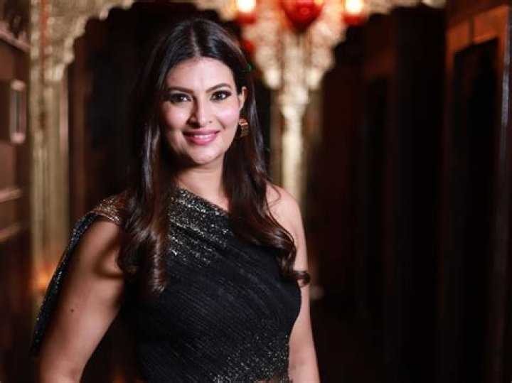 Sayali Bhagat Biography, Age, Height, Husband, Net Worth, Family