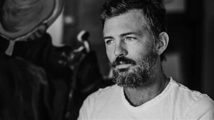 Scott Avett Biography, Age, Height, Wife, Net Worth, Family