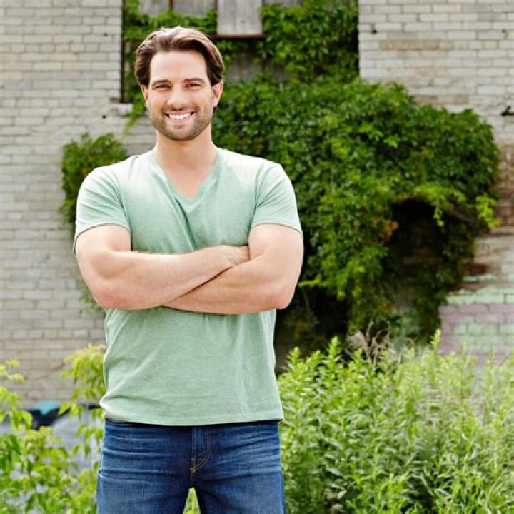 Scott McGillivray Biography, Age, Height, Wife, Net Worth, Family