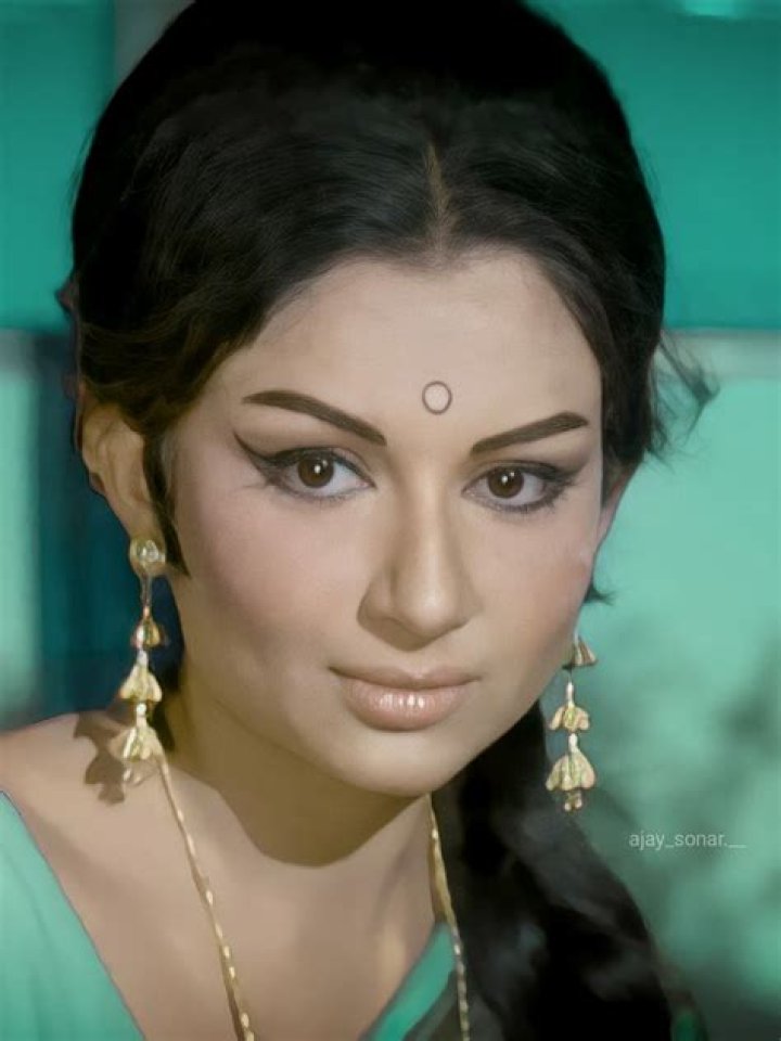 Sharmila Tagore Biography, Age, Height, Husband, Net Worth, Family