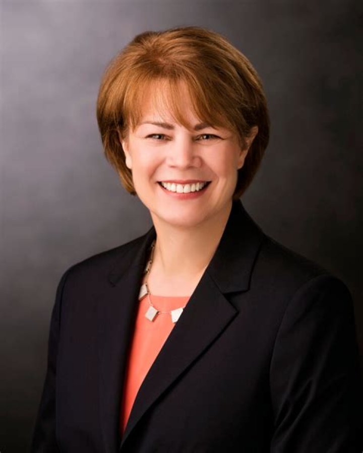 Sharon Eubank Biography, Age, Height, Husband, Net Worth, Family