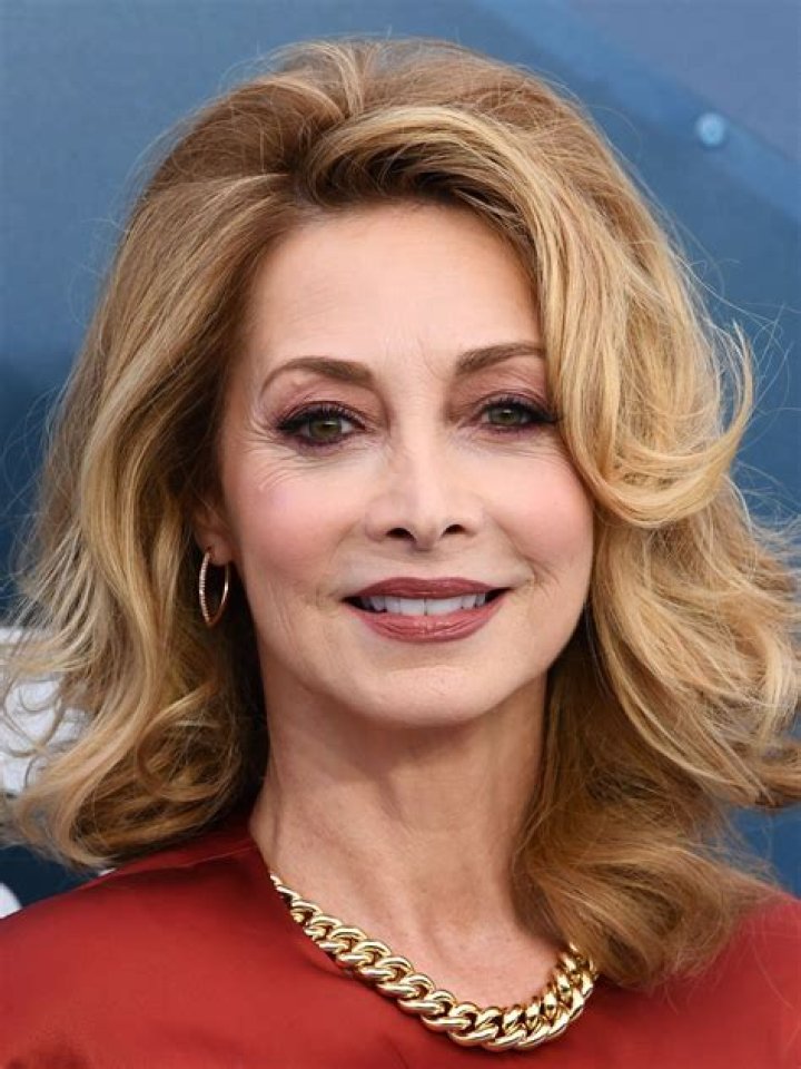 Sharon Lawrence Biography, Age, Height, Husband, Net Worth, Family
