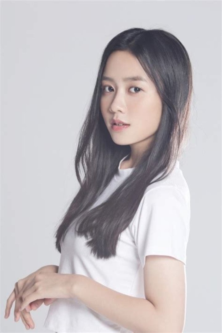 Shin Soo-yeon Biography, Age, Height, Husband, Net Worth, Family