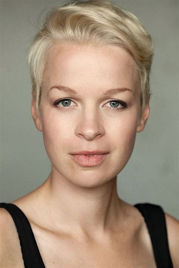 Sian Breckin Biography, Age, Height, Husband, Net Worth, Family