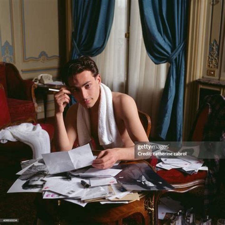 Simon de La Brosse Biography, Age, Height, Wife, Net Worth, Family