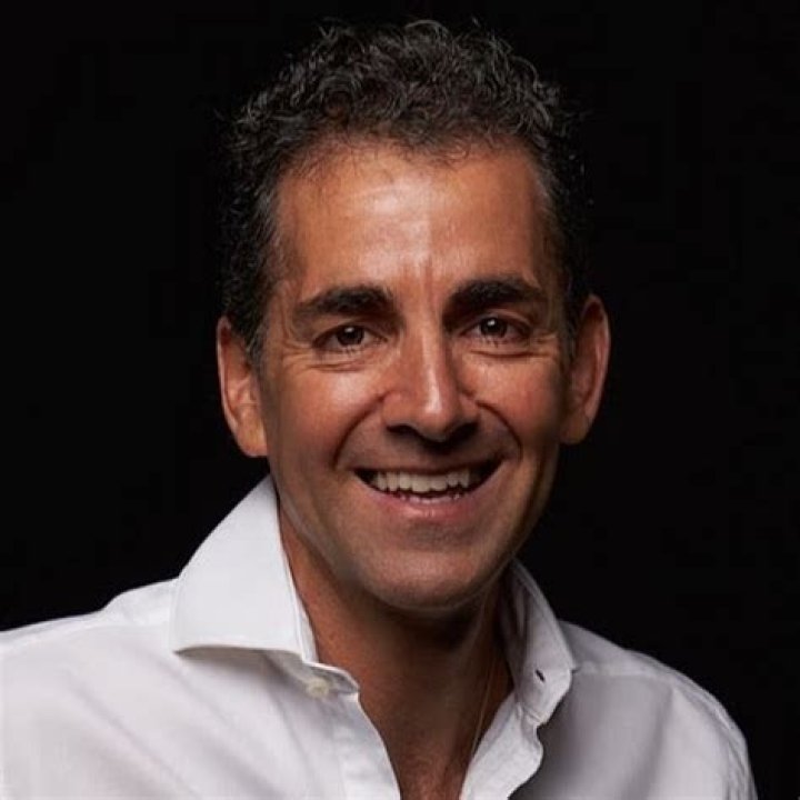 Simon J. Costa Biography, Age, Height, Wife, Net Worth, Family