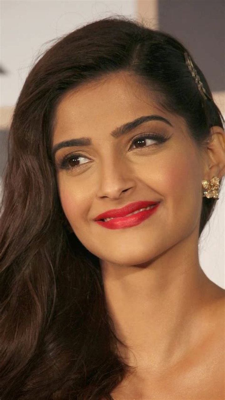 Sonam Kapoor Biography, Age, Height, Husband, Net Worth, Family