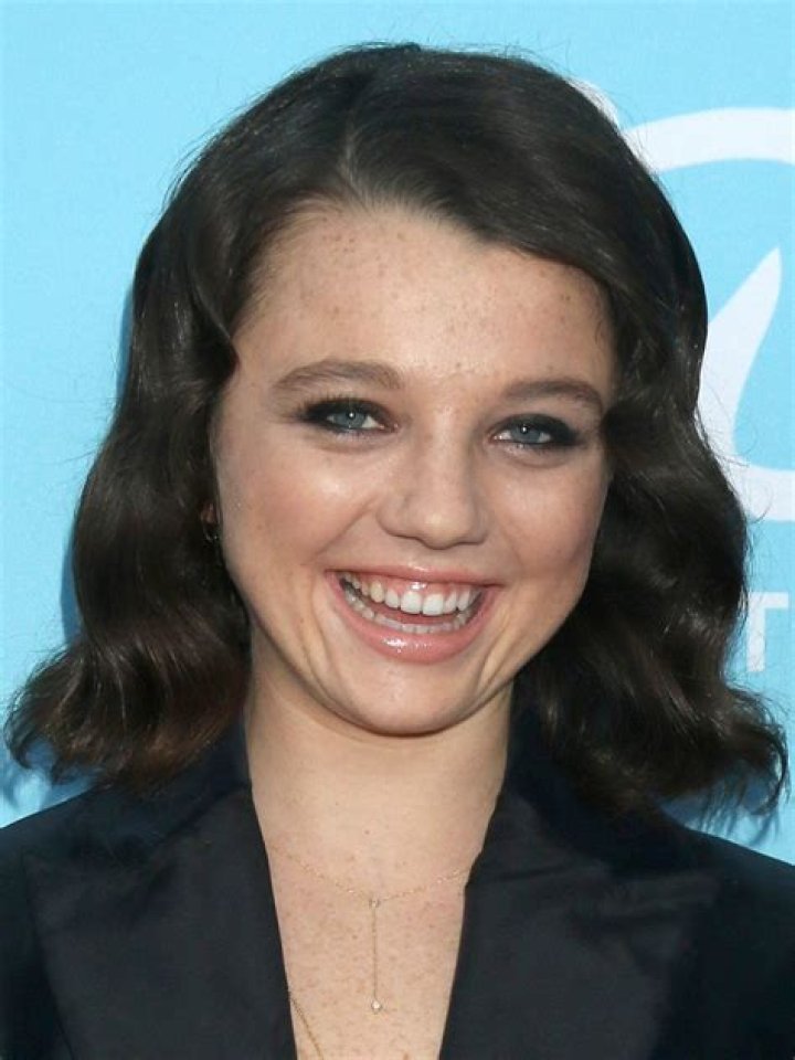 Stefania LaVie Owen Biography, Age, Height, Husband, Net Worth, Family