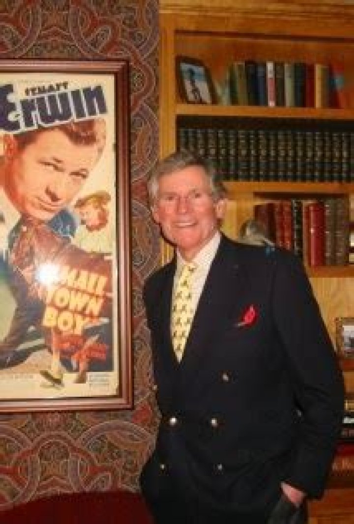 Stuart Erwin Jr. Biography, Age, Height, Husband, Net Worth, Family