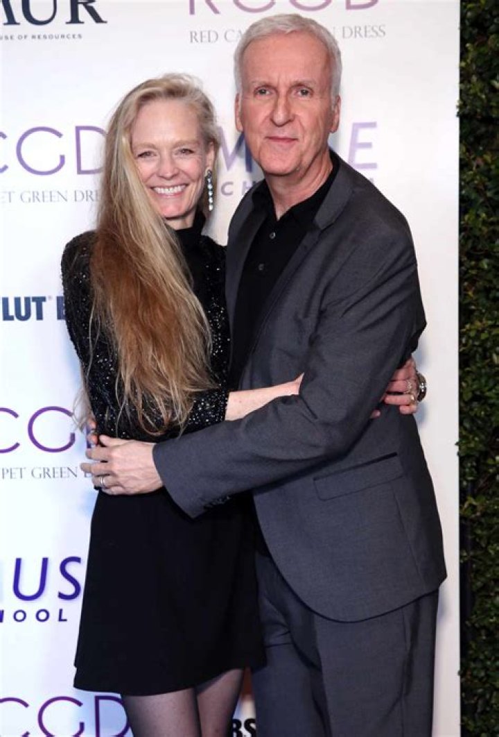 Suzy Amis Biography, Age, Height, Husband, Net Worth, Family