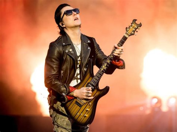 Synyster Gates Biography, Age, Height, Wife, Net Worth, Family