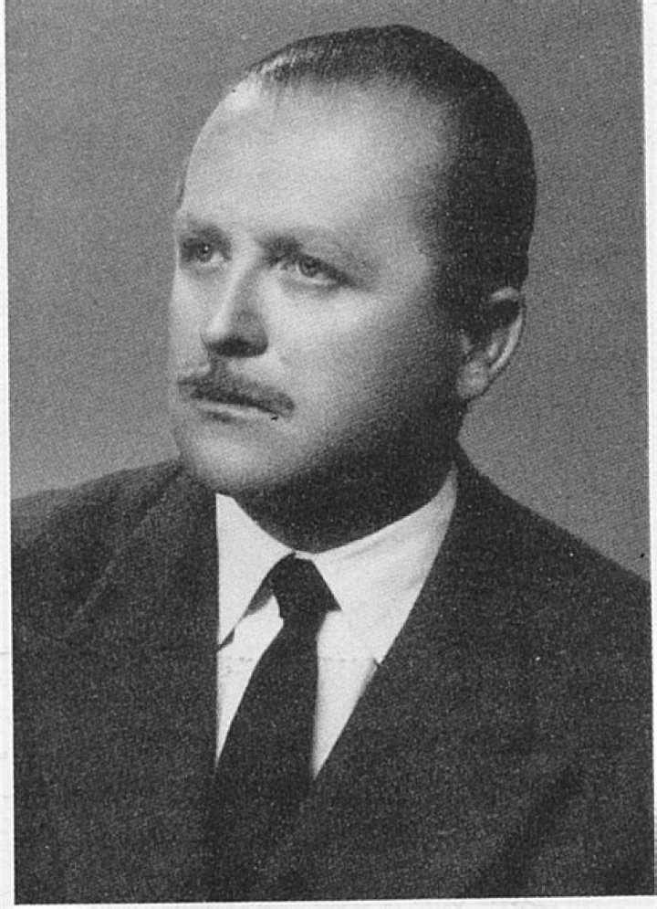 Takis Sinopoulos Biography, Age, Height, Wife, Net Worth and Family