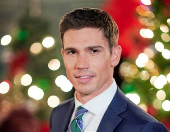 Tanner Novlan Biography, Age, Height, Wife, Net Worth, Family