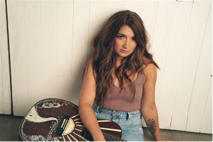 Tenille Townes Biography, Age, Height, Husband, Net Worth, Family