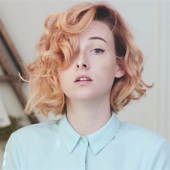 Tessa Violet biografía, edad, altura, esposa, net worth, familia