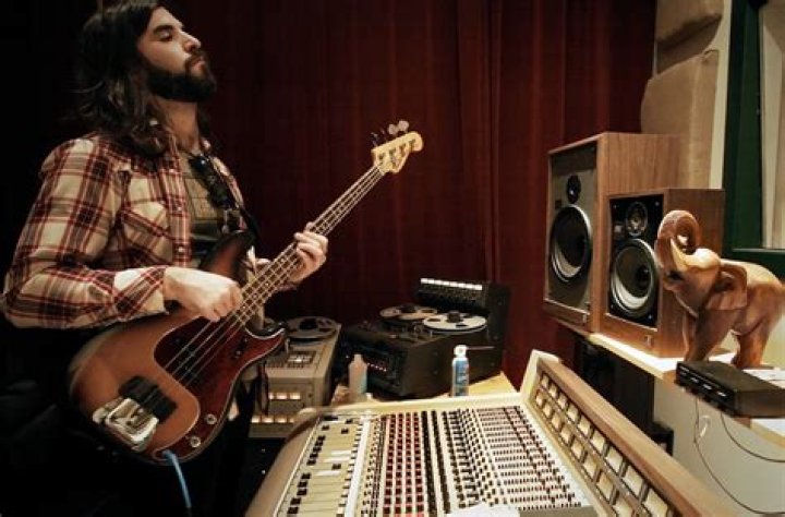 Thomas Brenneck Biography, Age, Height, Wife, Net Worth, Family