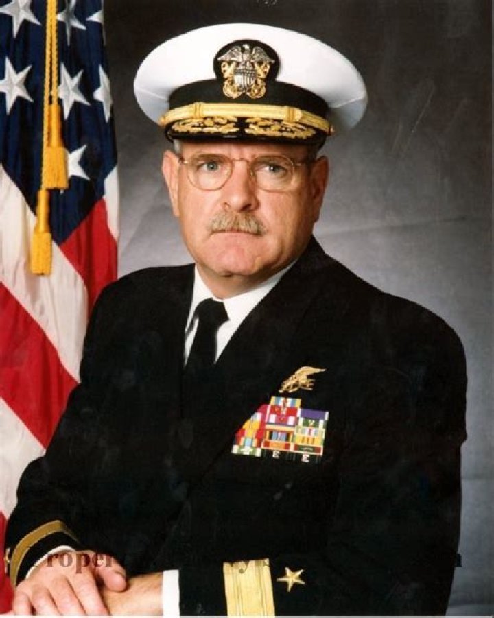 Thomas R. Richards Biography, Age, Height, Wife, Net Worth and Family