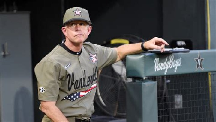 Tim Corbin Biography, Age, Height, Wife, Net Worth, Family