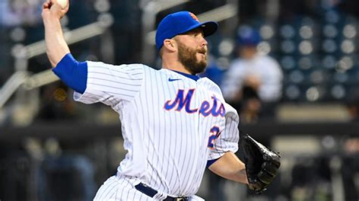 Tommy Hunter Biography, Age, Height, Wife, Net Worth, Family