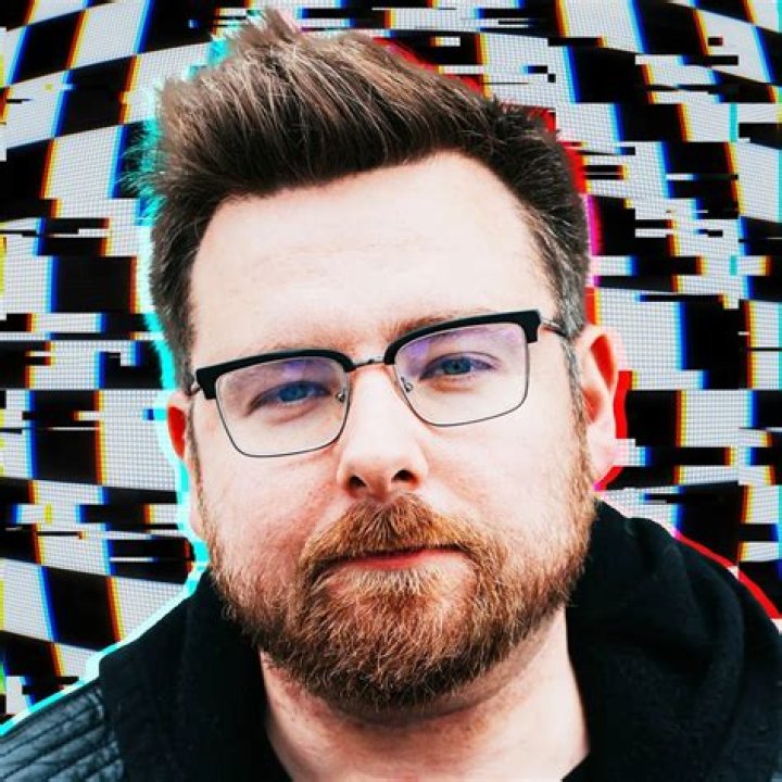 TomSka Biography, Age, Height, Wife, Net Worth, Family