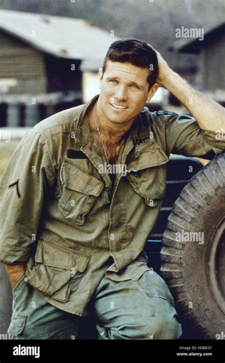 Tony Becker Biography, Age, Height, Wife, Net Worth, Family