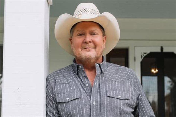 Tracy Lawrence Biography, Age, Height, Wife, Net Worth, Family